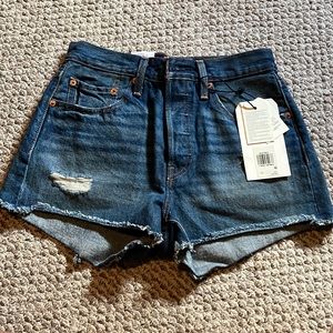 NWT Levi’s 501 High Rise Shorts Raw Hem 26